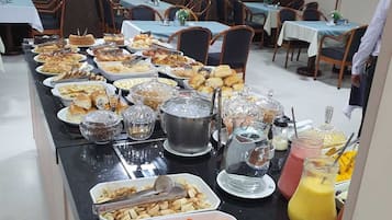 Daily buffet breakfast for a fee