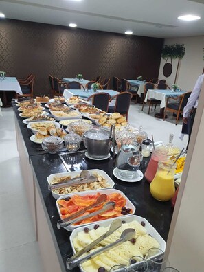 Daily buffet breakfast for a fee