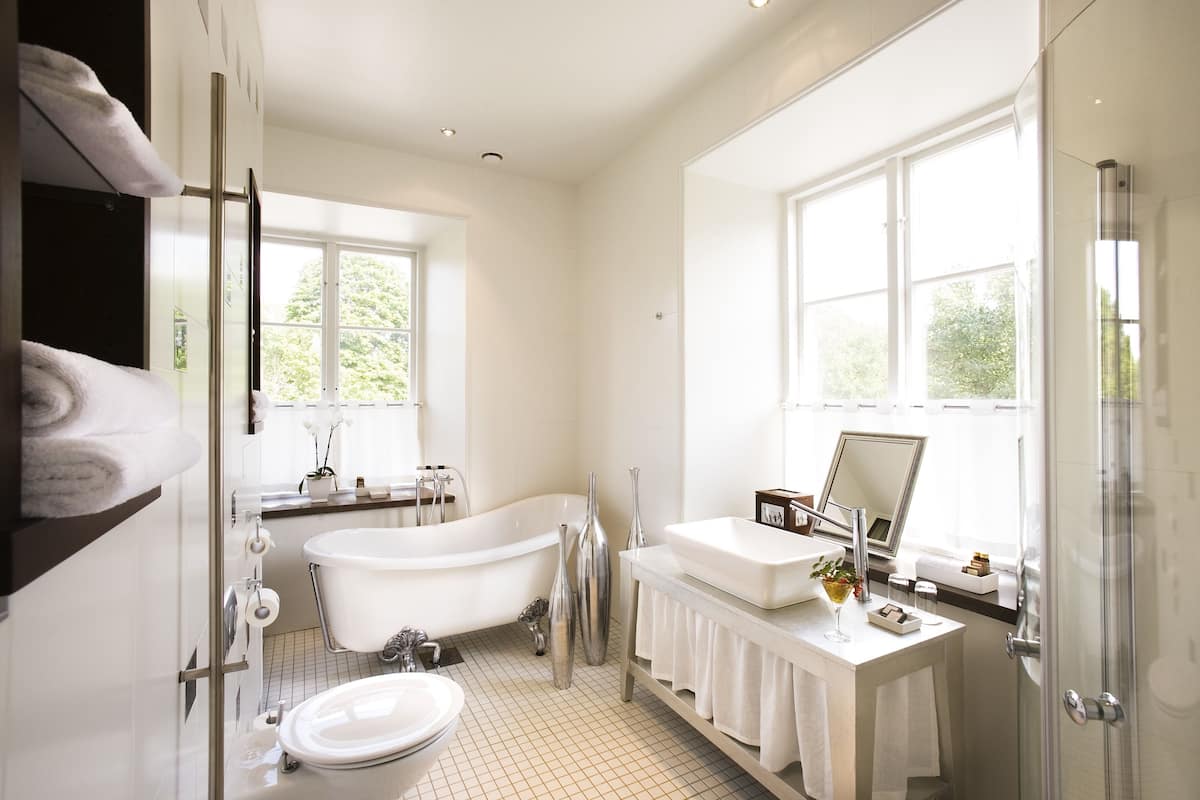 Free toiletries, hair dryer, towels, shampoo