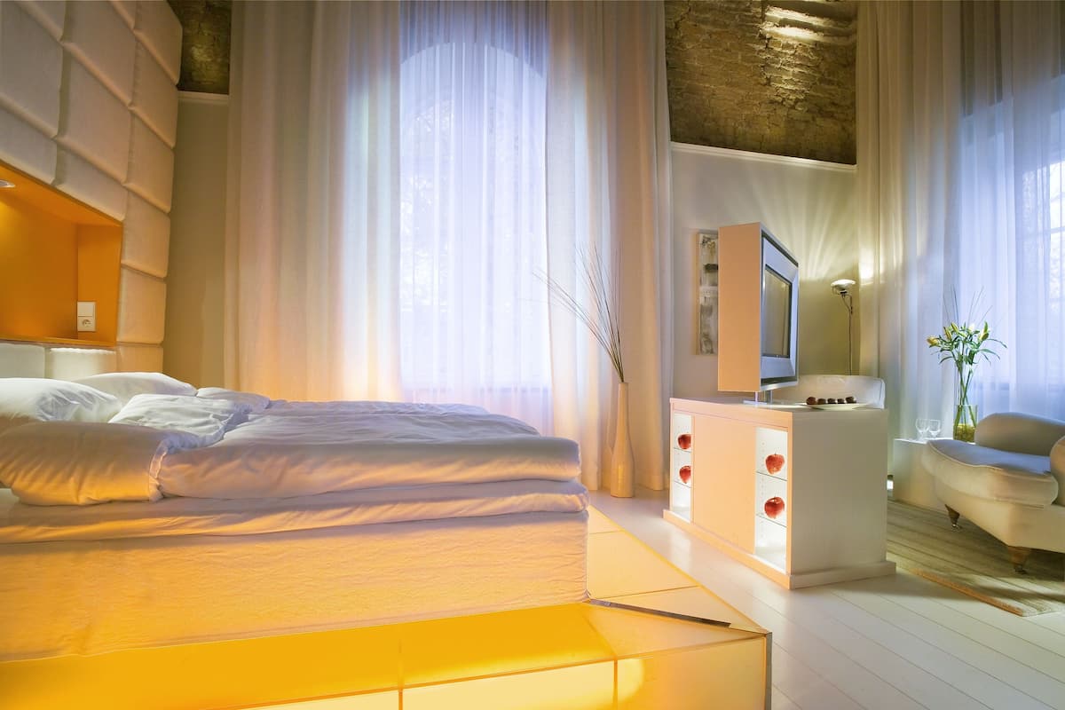 Junior Suite | Premium bedding, minibar, individually decorated, desk