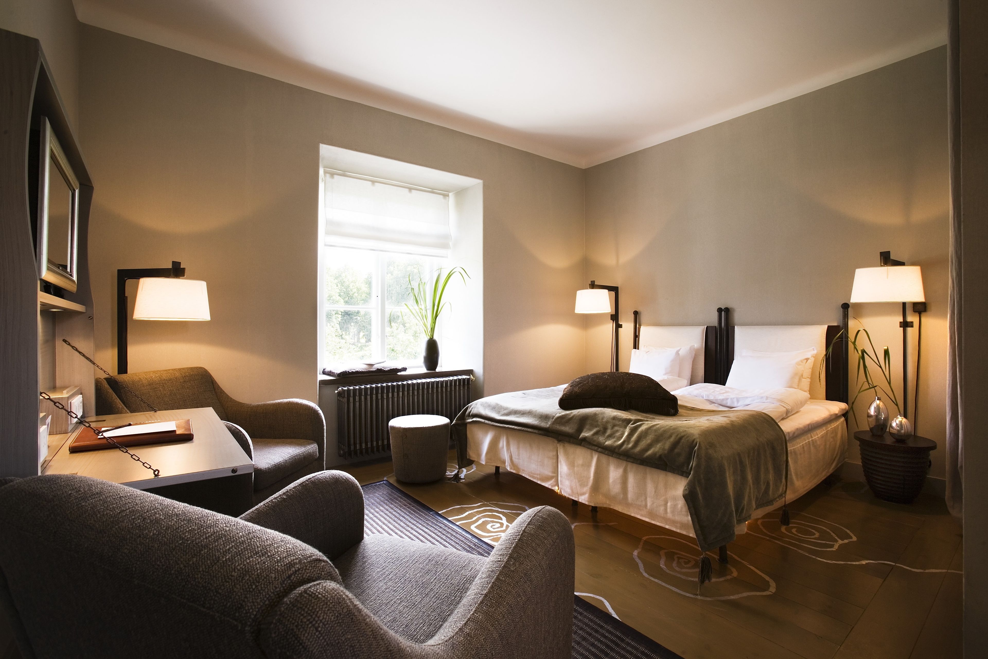 Quarto duplo superior | Roupas de cama premium, frigobar, individualmente decorados