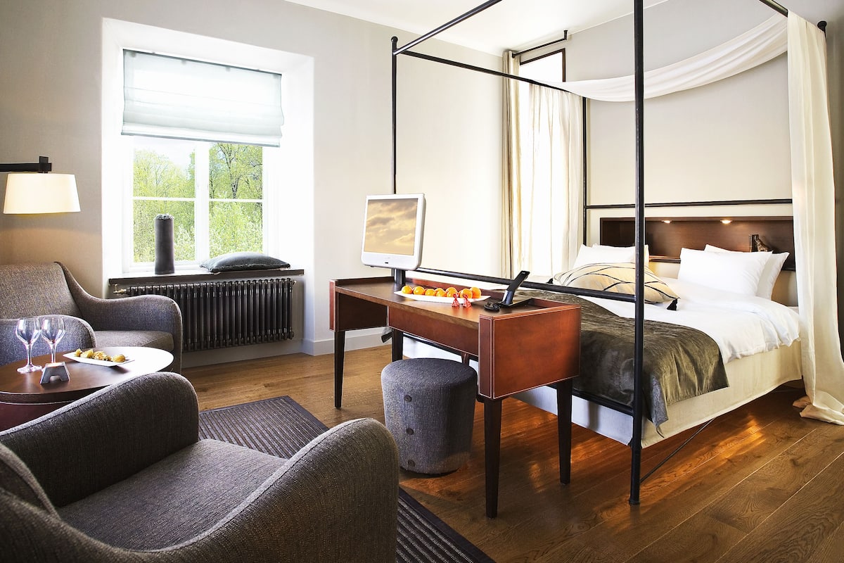 Superior Double Room | Premium bedding, minibar, individually decorated, desk