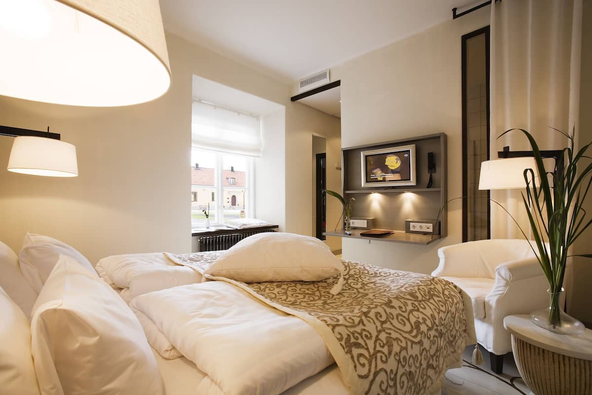 Standard Twin Room | Premium bedding, minibar, individually decorated, desk