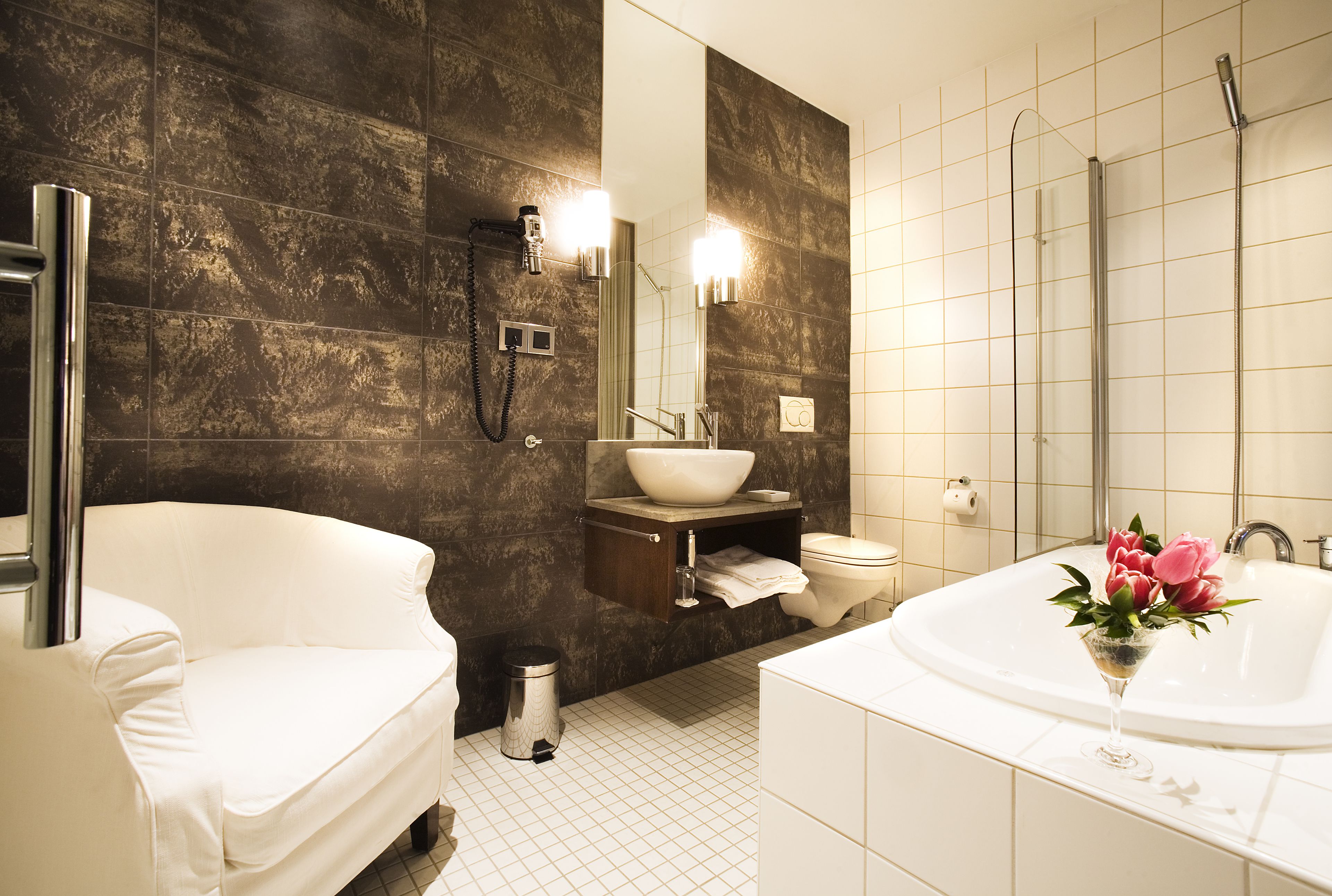 superior double room | bathroom | free toiletries, hair dryer, towels, shampoo