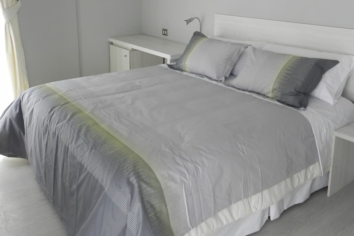 Suite Superior | Minibar, in-room safe, desk, blackout curtains