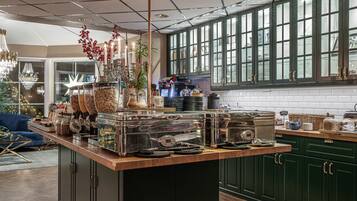 Free daily buffet breakfast