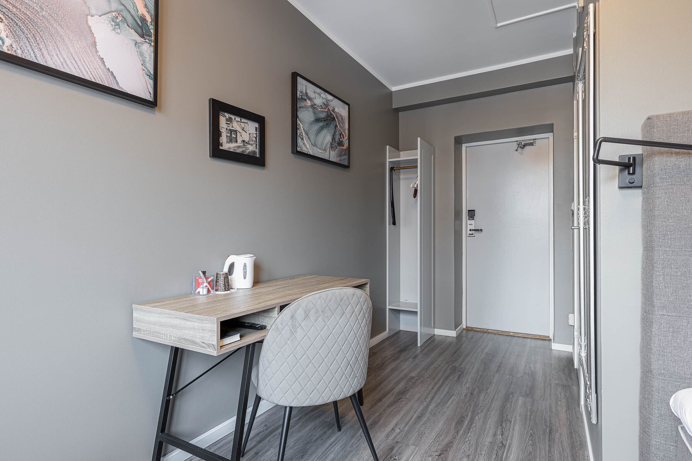 1 bedroom, individually decorated, desk, iron/ironing board