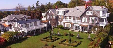 Televisión LCD de 24 pulgadas con canales por satélite, una televisión