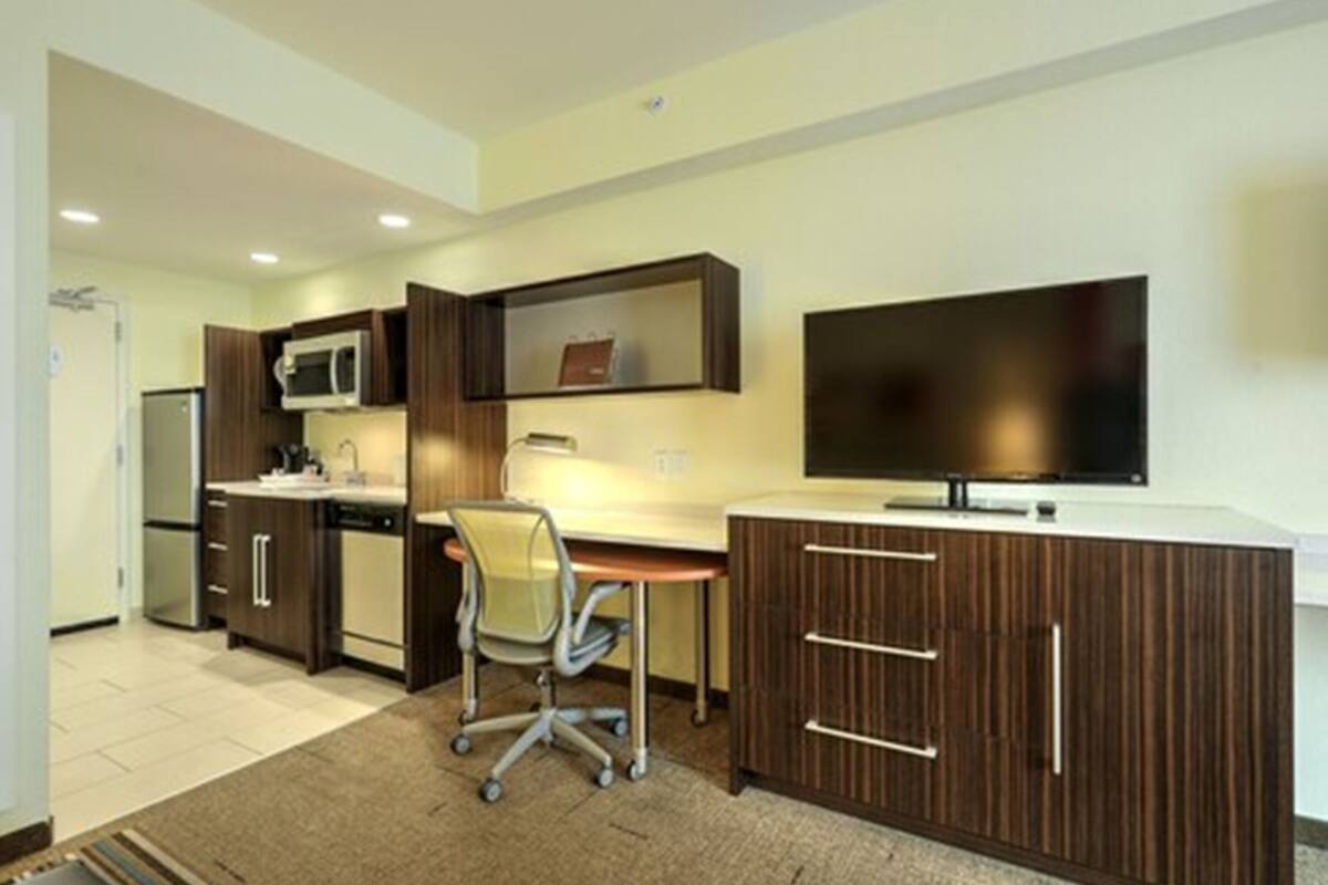 studio suite, 1 king bed | hypo-allergenic bedding, blackout curtains, iron/ironing board