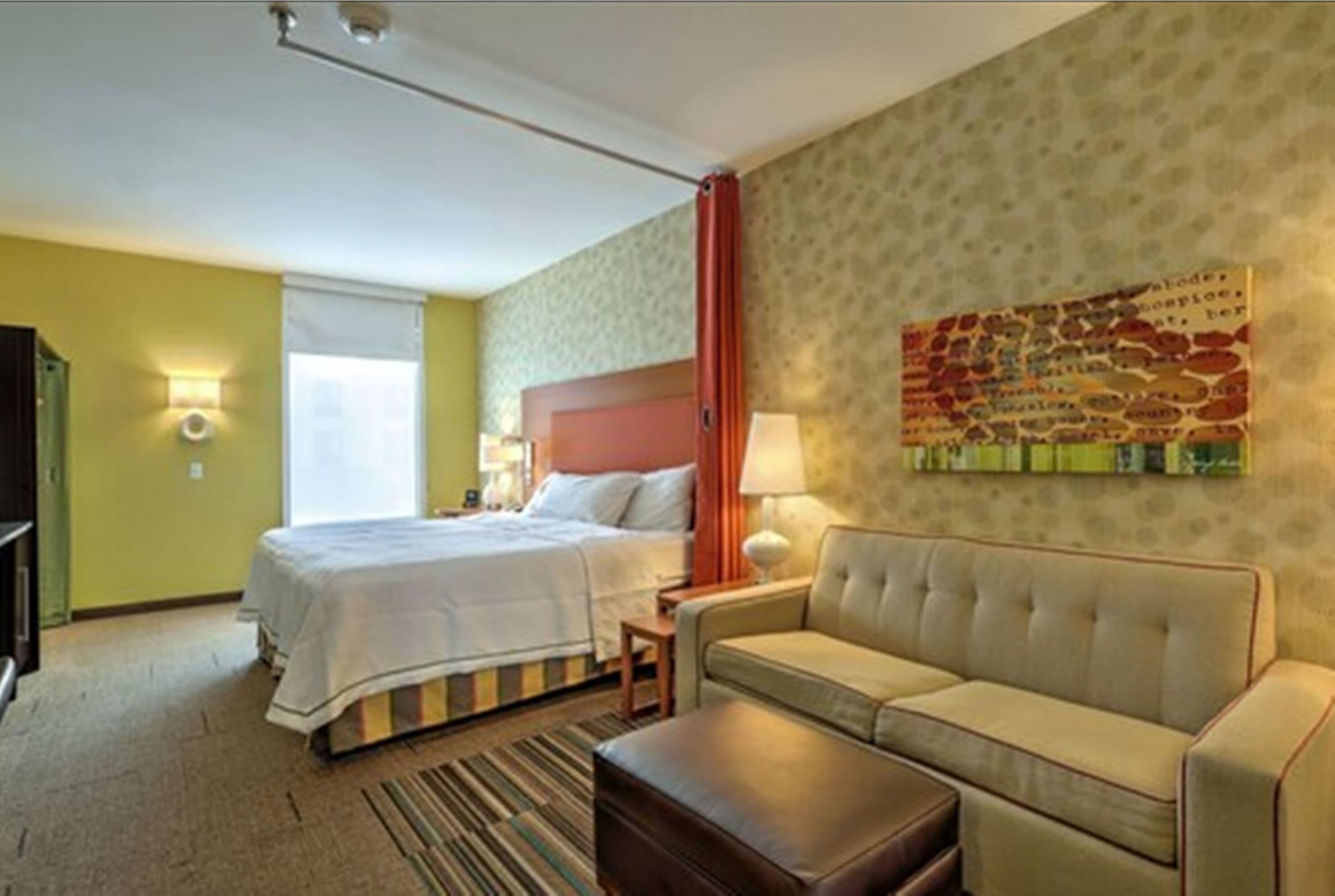 Studio Suite, 1 Tempat Tidur King | Seprai antialergi, tirai kedap cahaya, dan setrika/meja setrika