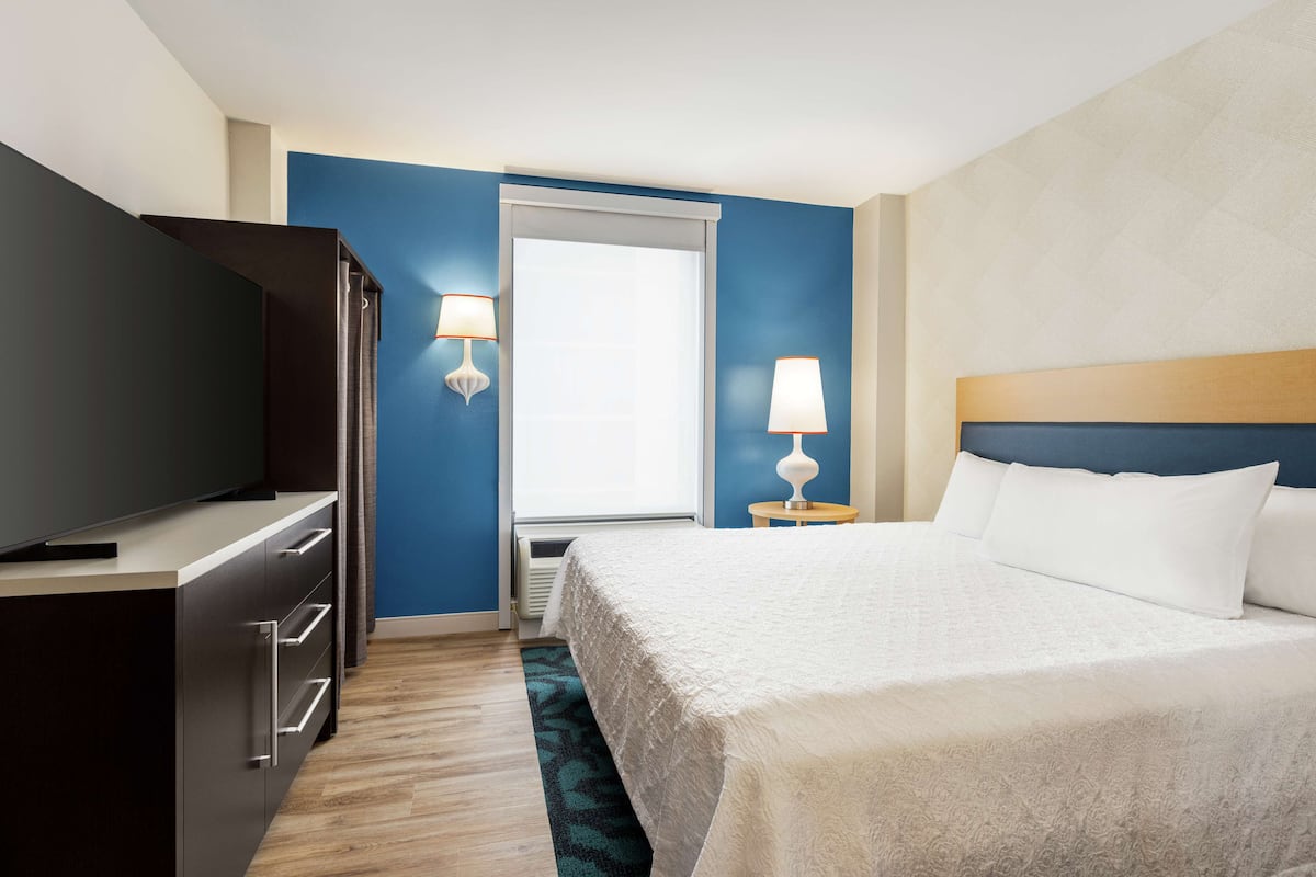 Suite, 1 habitación, no fumadores | Ropa de cama hipoalergénica y caja fuerte