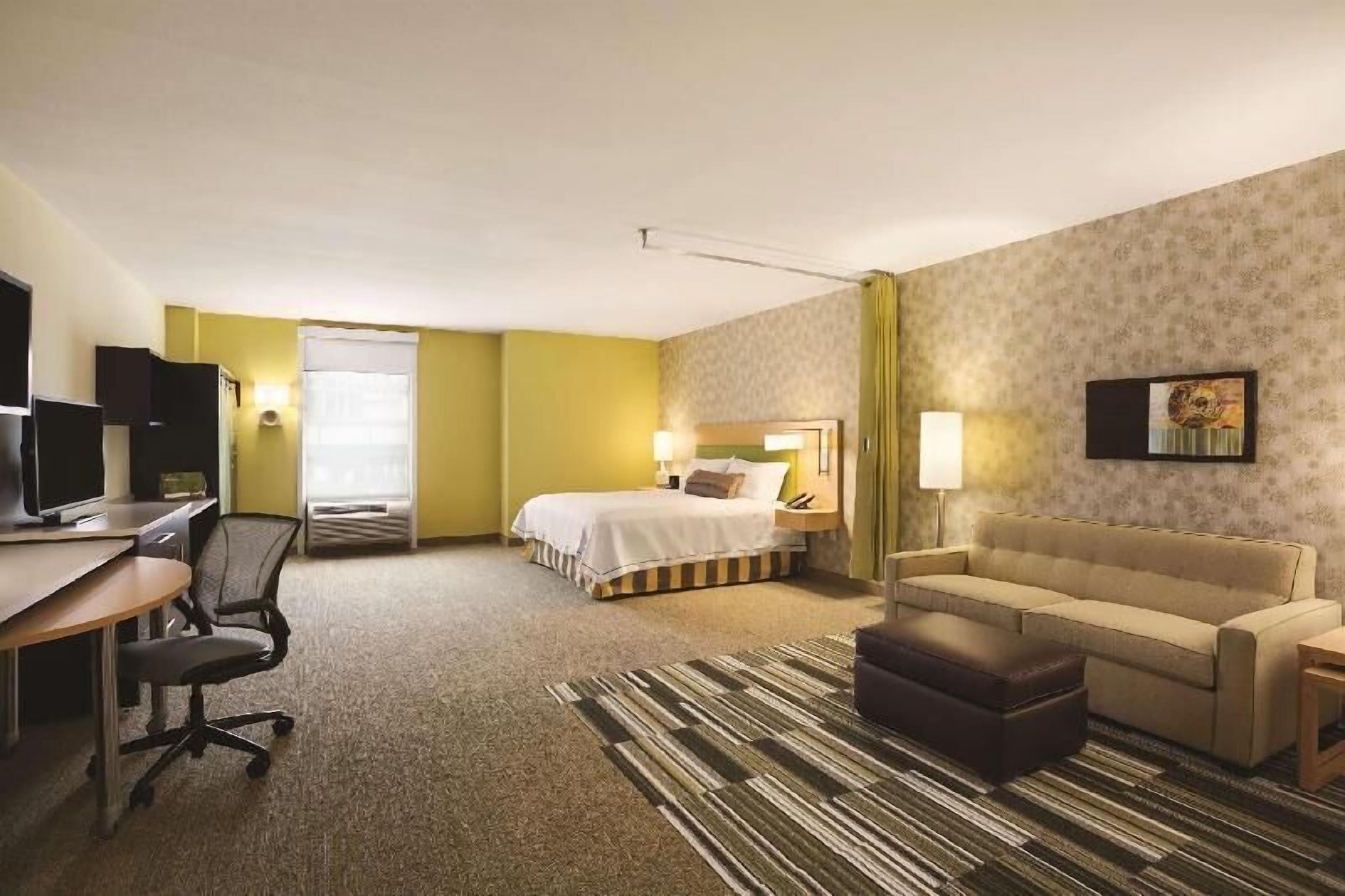 Hypo-allergenic bedding, in-room safe, laptop workspace