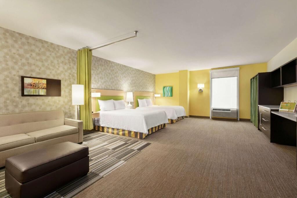 Hypo-allergenic bedding, in-room safe, laptop workspace