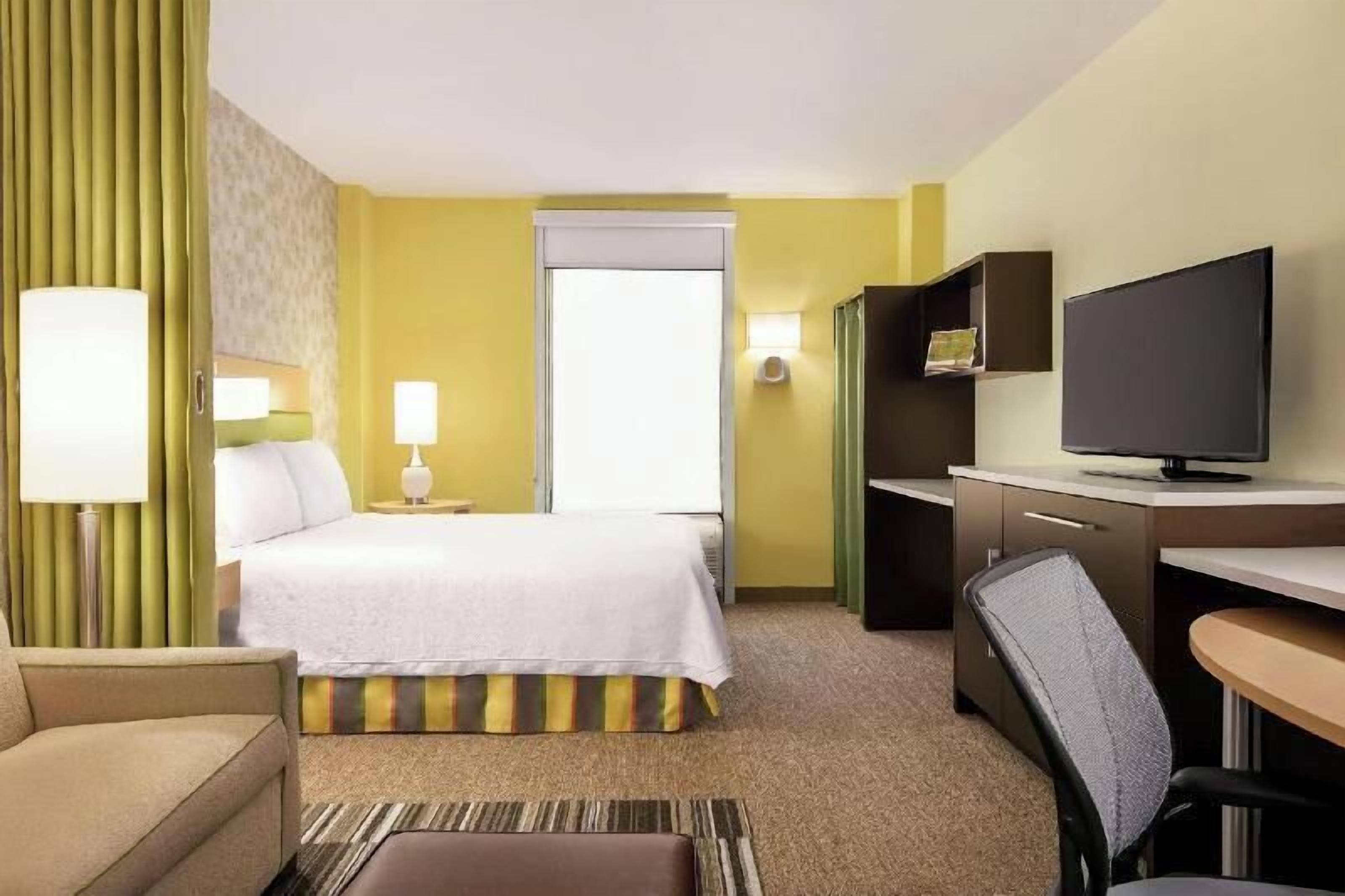 Hypo-allergenic bedding, in-room safe, laptop workspace