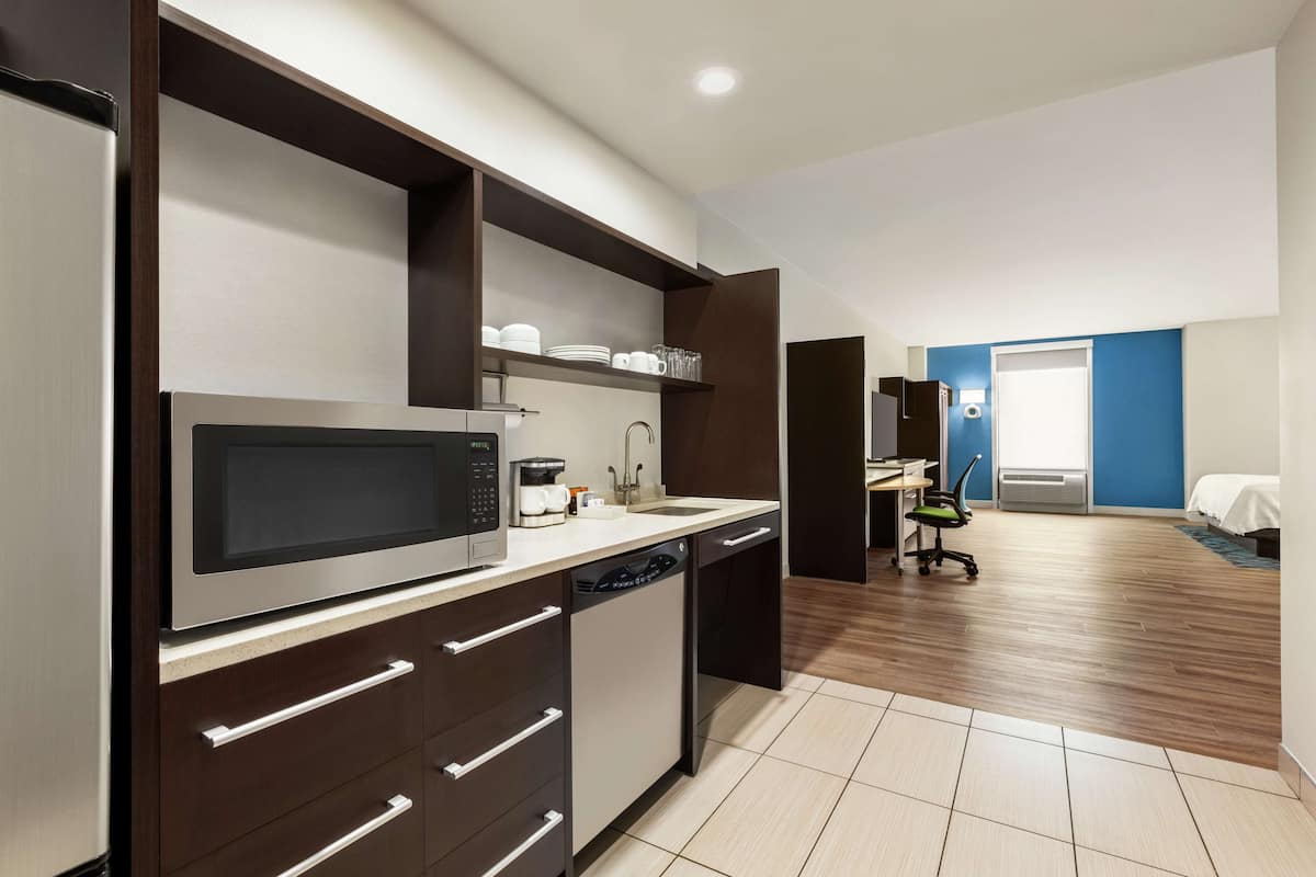 suite, 1 king bed, accessible, non smoking | hypo-allergenic bedding, in-room safe, laptop workspace