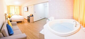 Minibar, free WiFi, bed sheets - Acuario Hotel & Suites (Santiago de Surco)