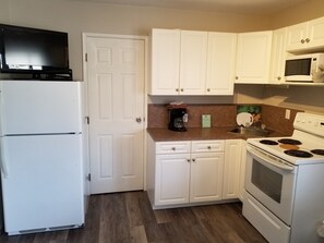 2 Queen 2 Bedroom Suite with Kitchen | Private kitchen