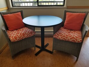 2 Queen beds (No Kitchen) | Free WiFi, bed sheets - Osoyoos Lakeview Inn & Suites (Osoyoos)