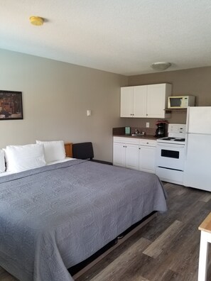 1 King Bed with Kitchen