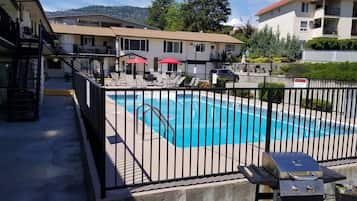 Sesongbasert utendørsbasseng