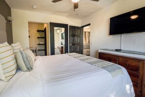 Traditional Double Room, 2 Queen Beds | Egyptian cotton sheets, premium bedding, down duvets, desk - Hotel Posada Terranova (San José del Cabo)