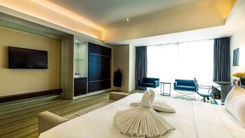 行政客房 | 低過敏寢具、客房內保險箱、書桌、筆電工作空間