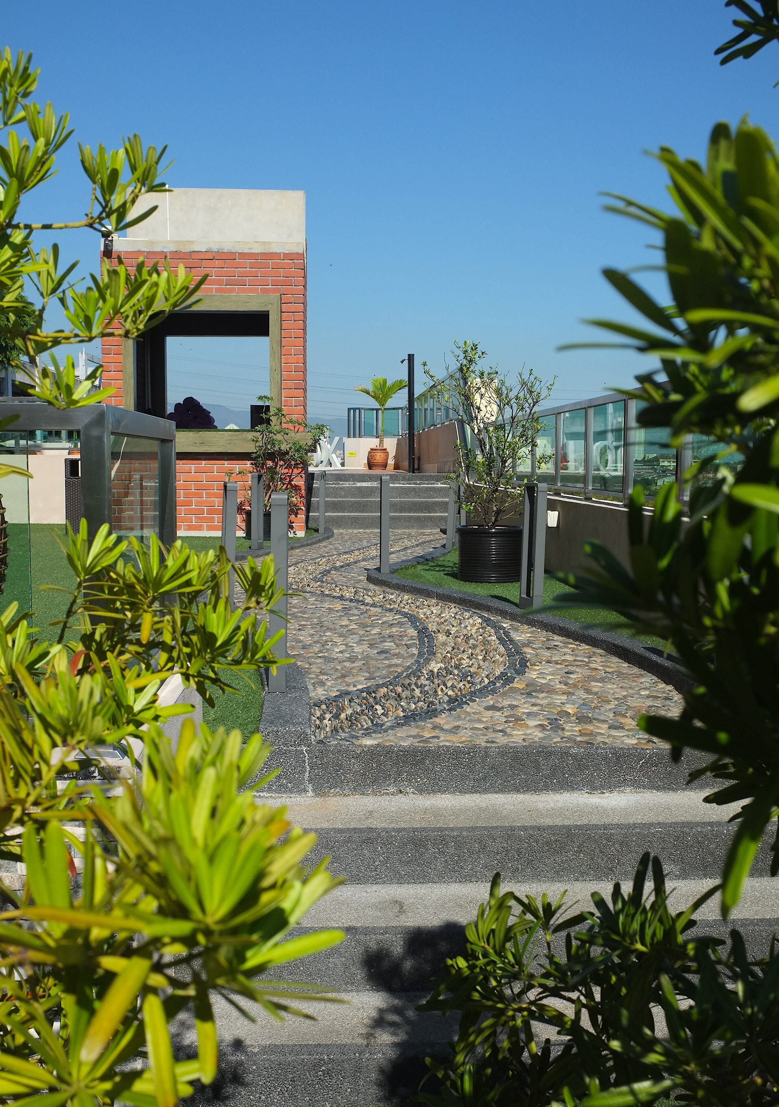 pool access king | garden view