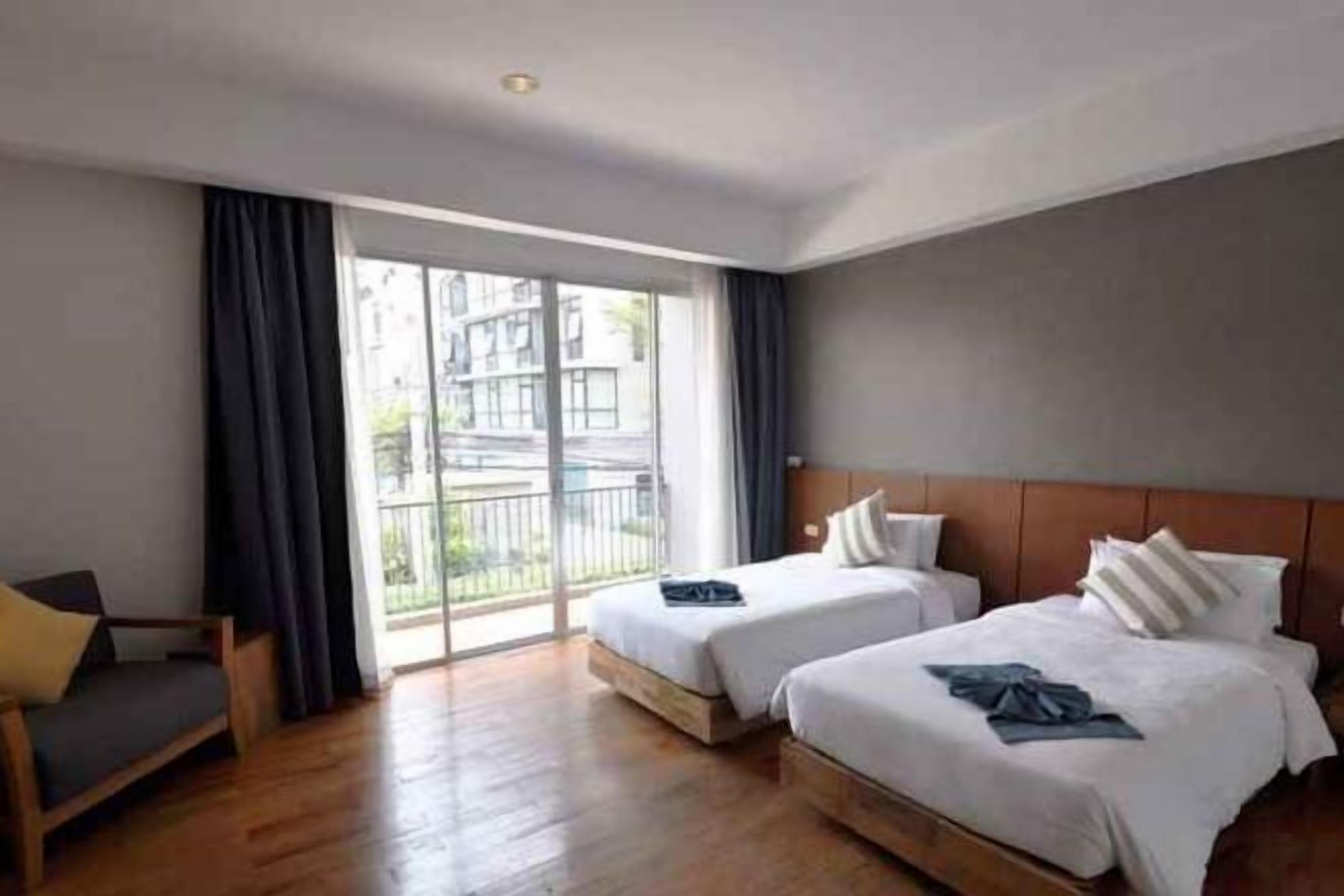 In-room safe, desk, laptop workspace, soundproofing