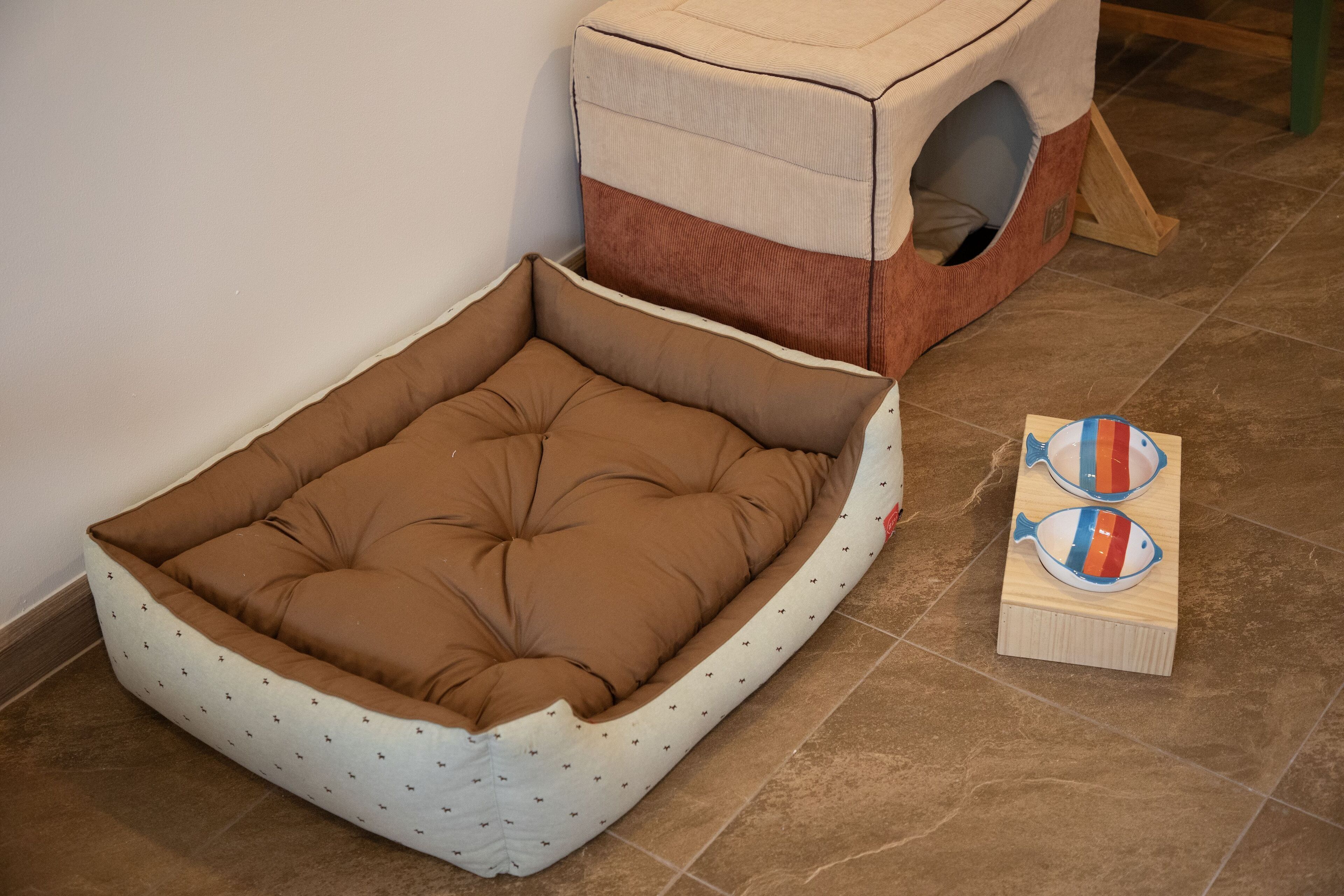 deluxe room, ground floor | 1 bedroom, in-room safe, desk, laptop workspace