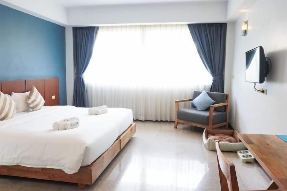 1 bedroom, in-room safe, soundproofing, free WiFi