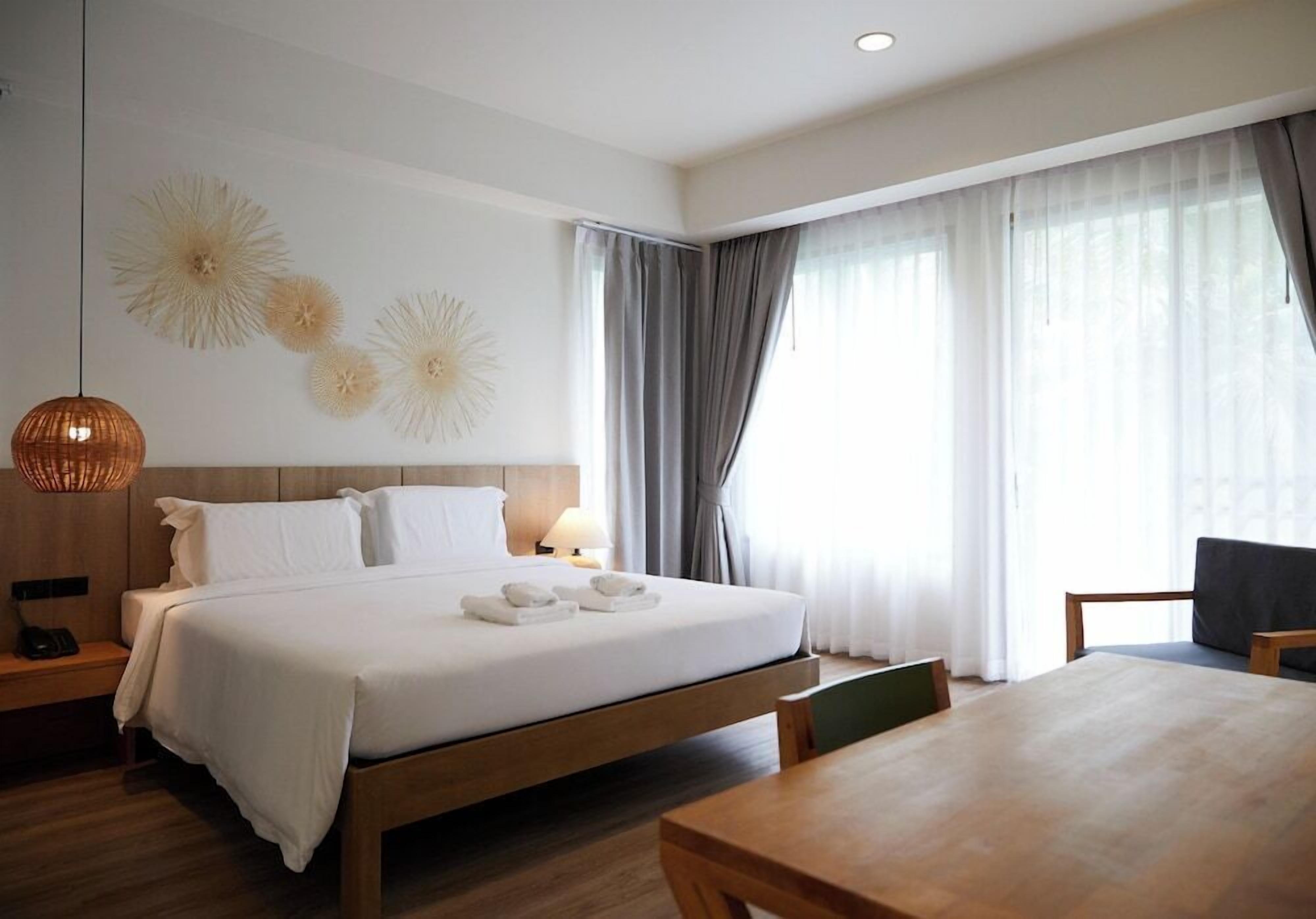 In-room safe, desk, laptop workspace, soundproofing