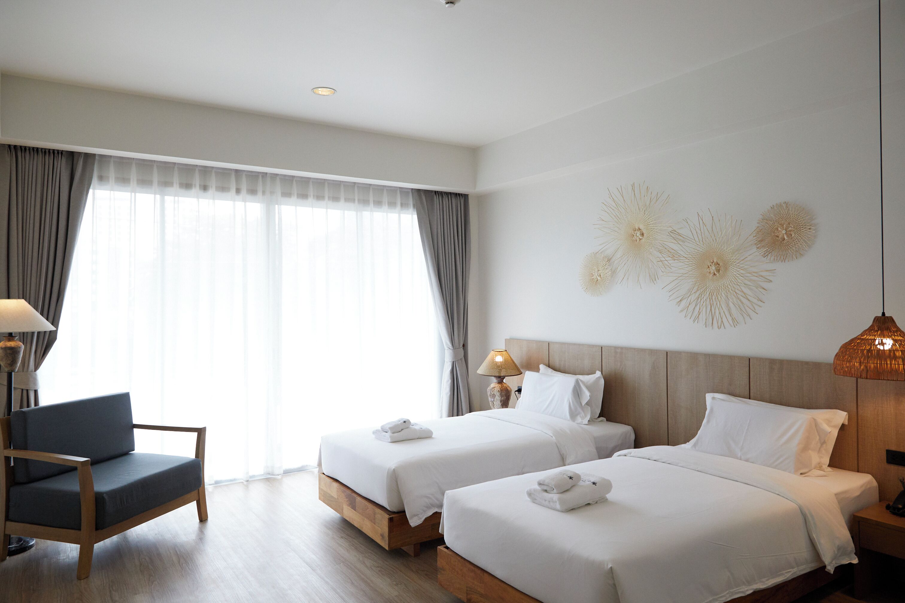 Caja de seguridad en la habitación y escritorio 