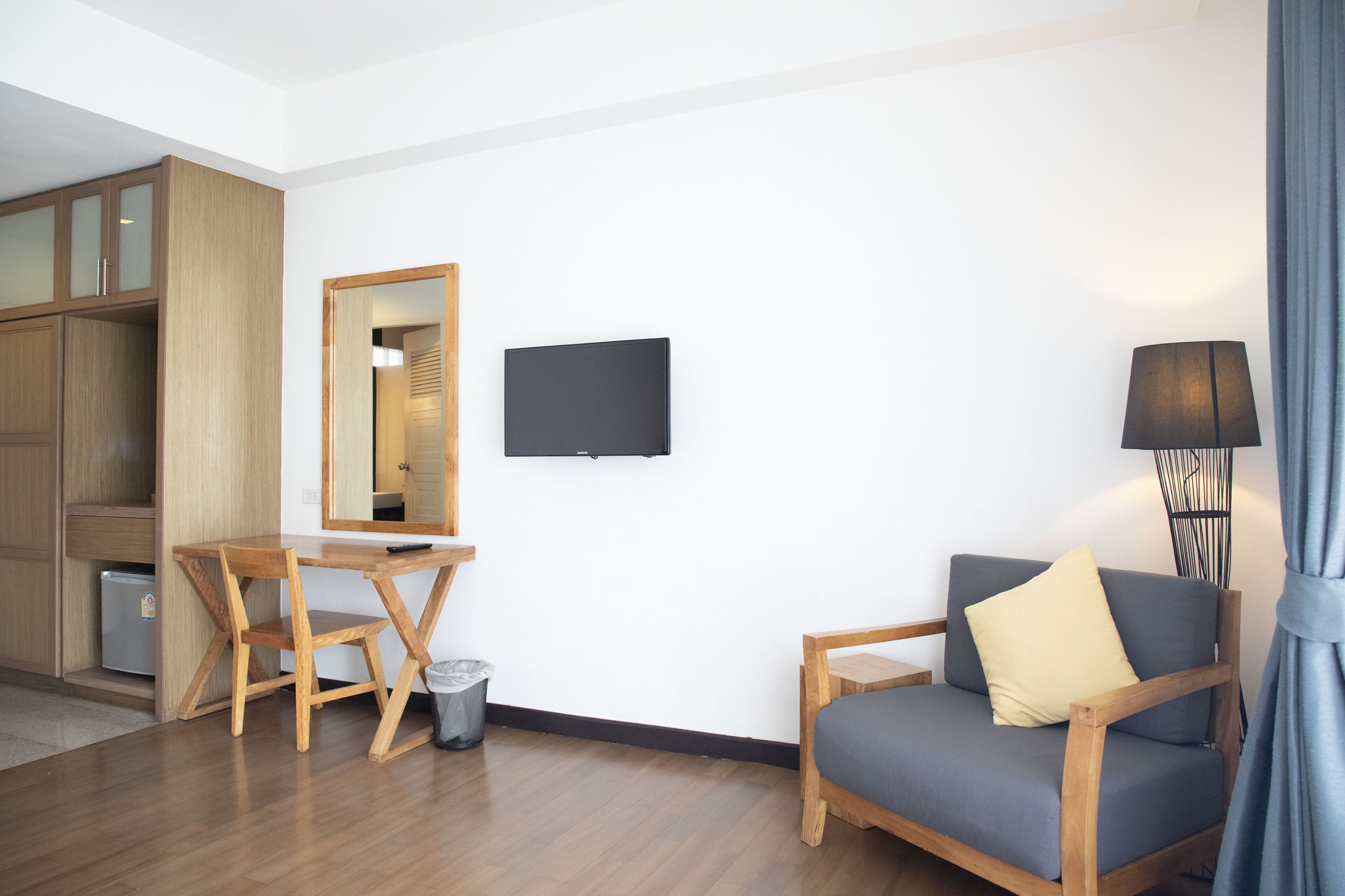 superior twin room | 1 bedroom, in-room safe, desk, laptop workspace