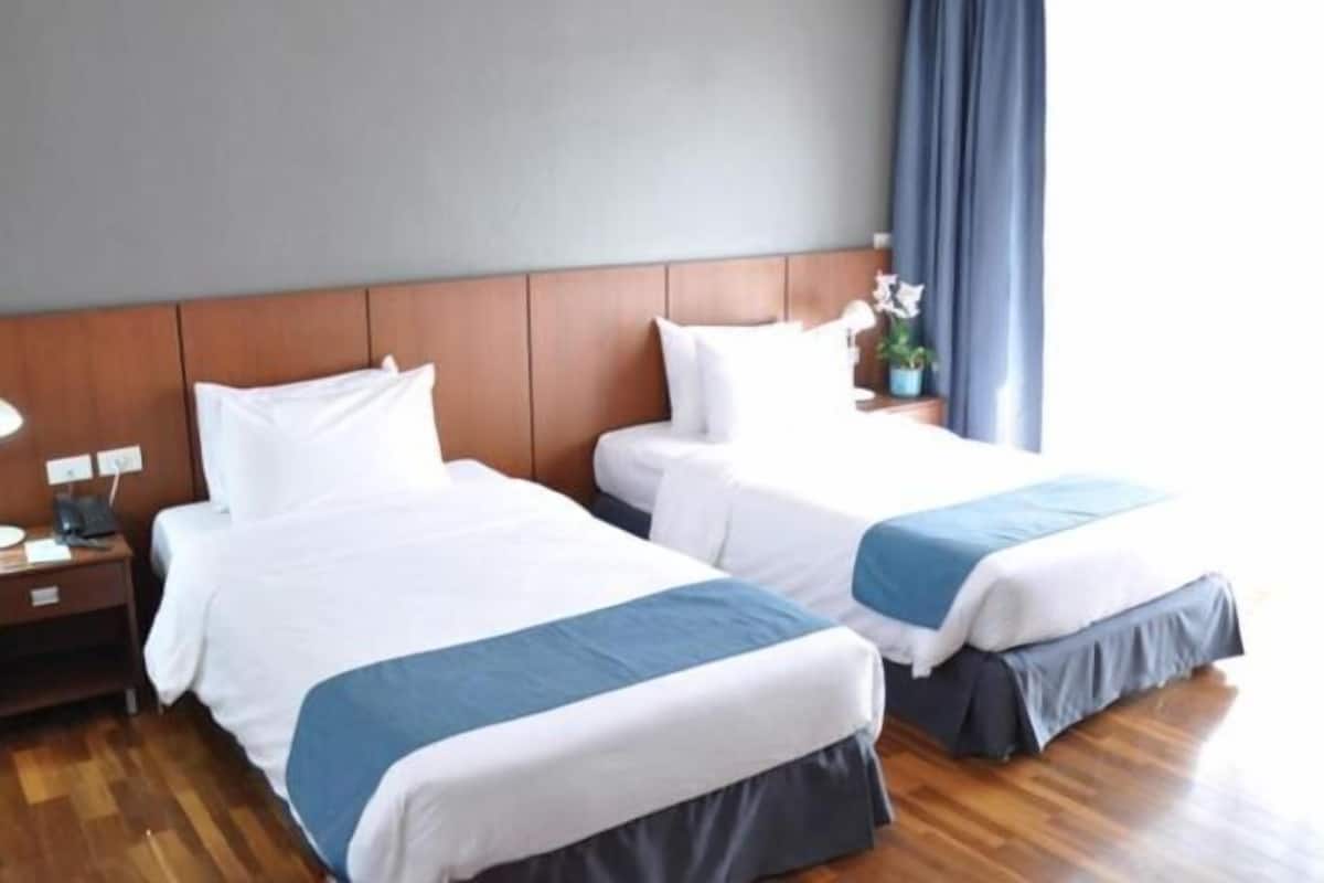 In-room safe, desk, laptop workspace, soundproofing