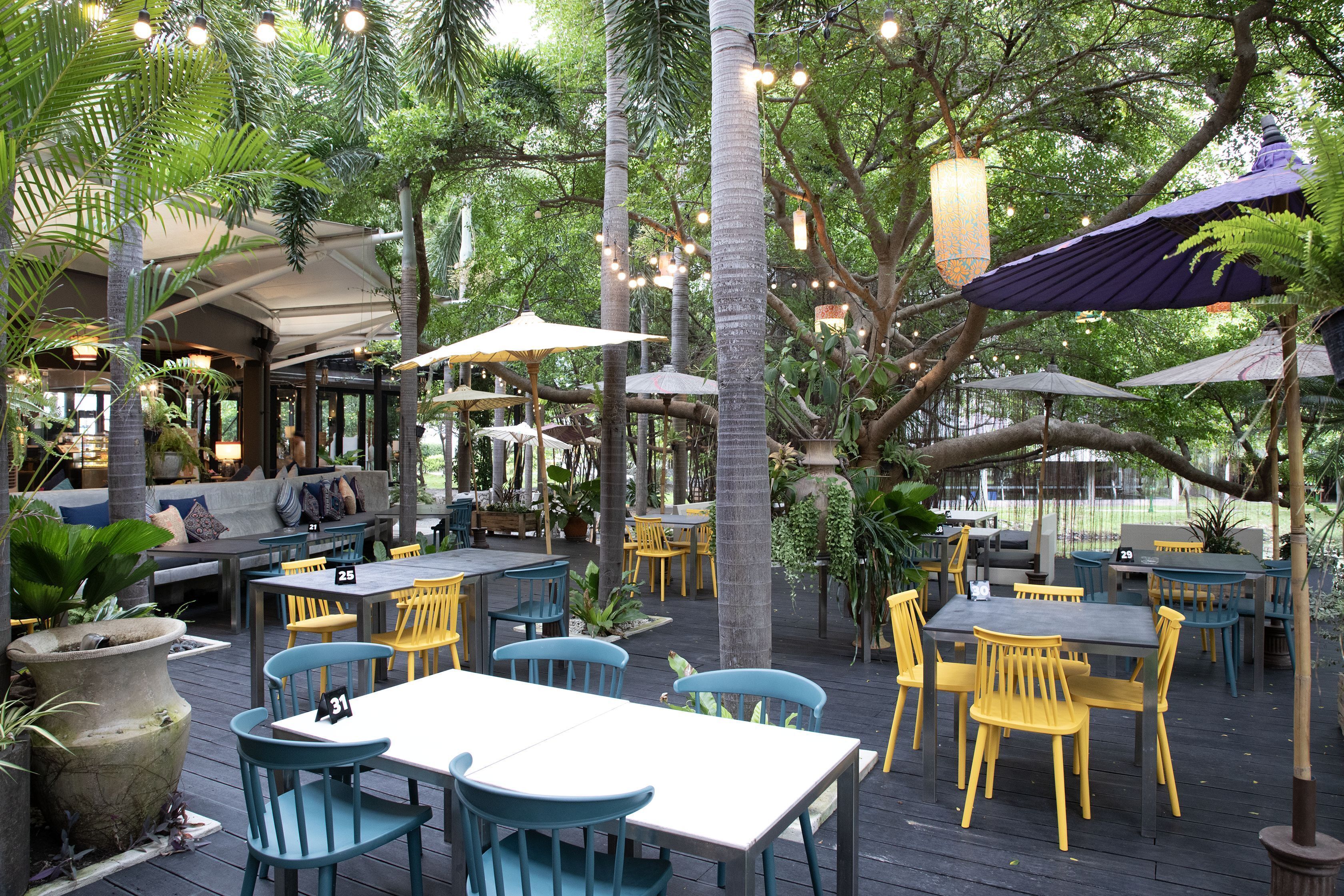 breakfast, lunch, dinner served; thai cuisine