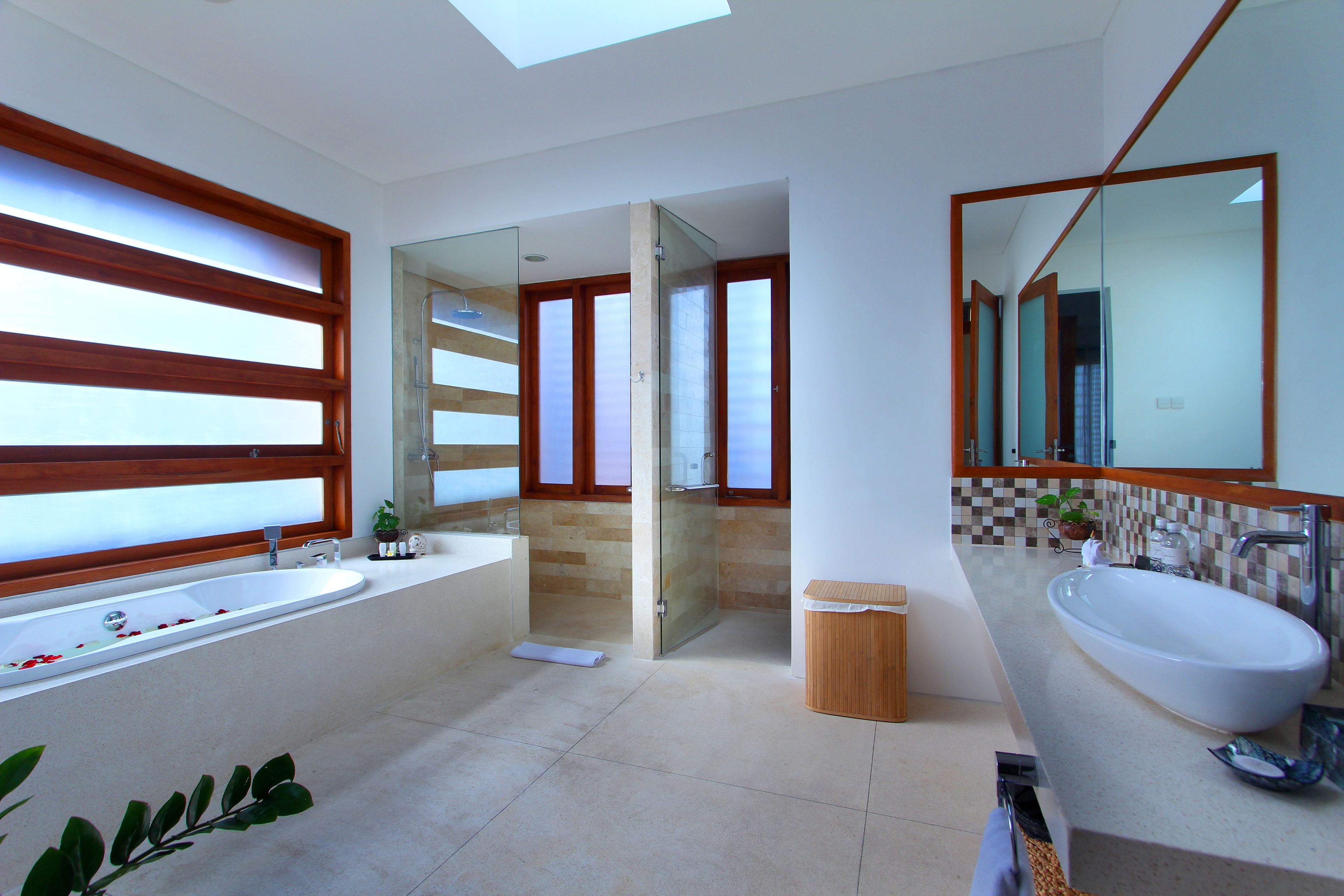 Rainfall showerhead, free toiletries, hair dryer, bathrobes