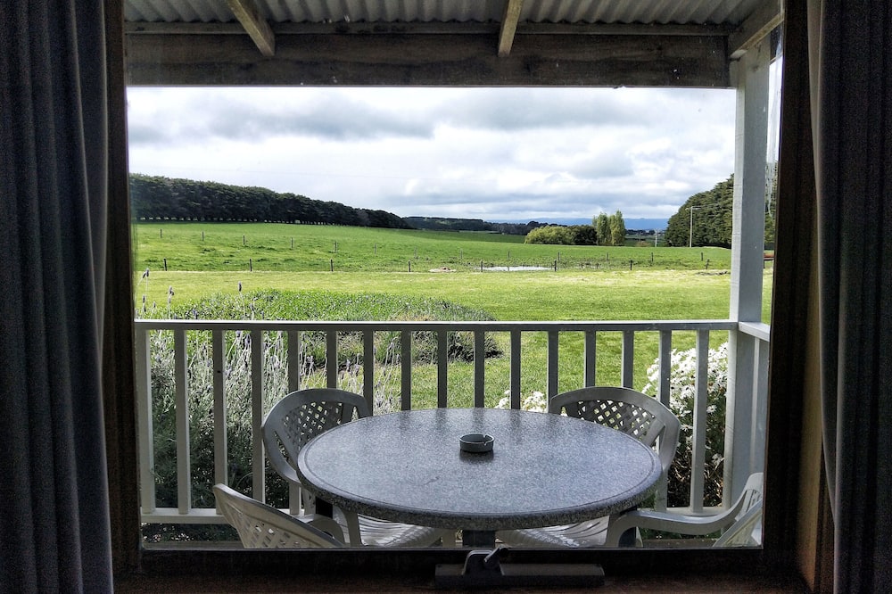 Twelve Apostles Motel & Country Retreat