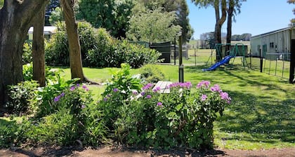 Twelve Apostles Motel & Country Retreat