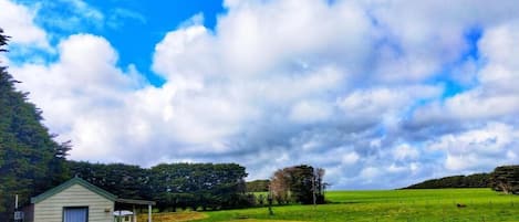 Sumarhús fyrir fjölskyldu - 2 svefnherbergi (Pet Friendly and with Country View) | Útsýni yfir dal