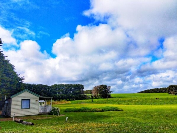 Pet Friendly Two Bedroom Family Cottage with Country View | Valley view - Twelve Apostles Motel & Country Retreat (Princetown)