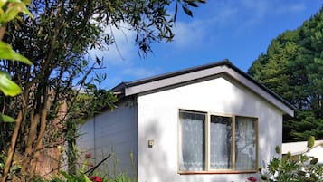 King Bed Cottage With Garden View Non Pet Friendly | Garden view