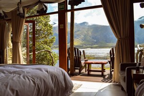 Suite Keluarga, balkon, pemandangan laguna | Seprai premium, minibar gratis, brankas, dan didekorasi berbeda-beda