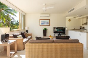 公寓, 3 间卧室 | 起居区 | 42-英寸纯平电视（配备有线频道）、电视、DVD 播放器