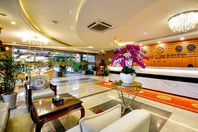 Happy Life Hotel