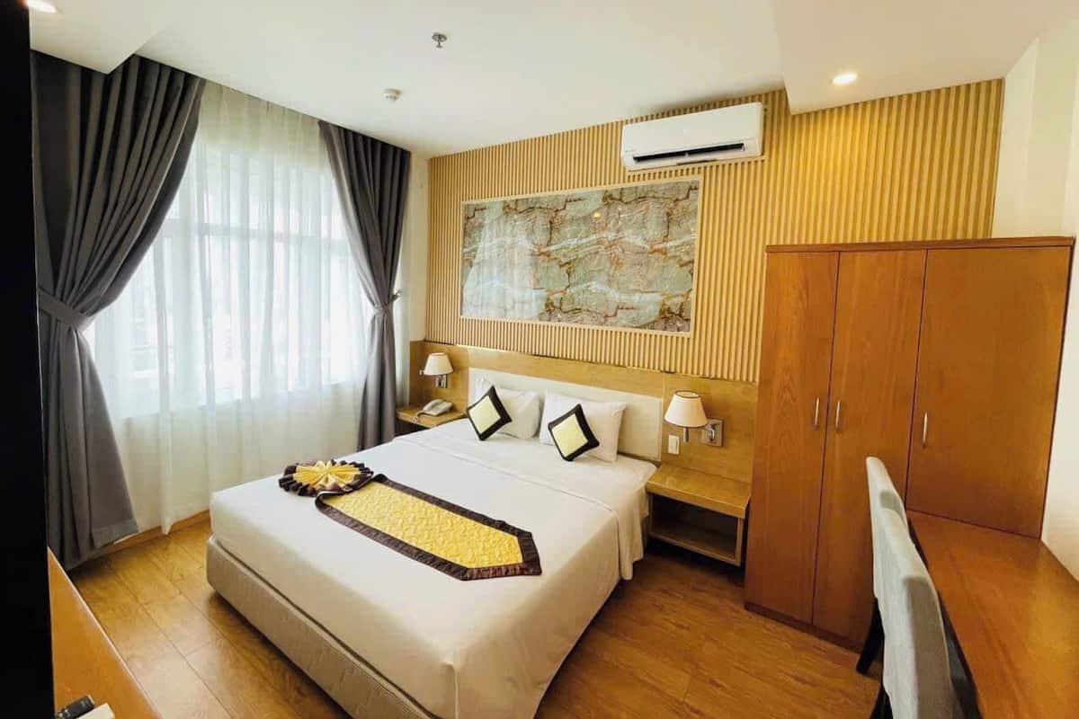 Minibar, in-room safe, desk, soundproofing