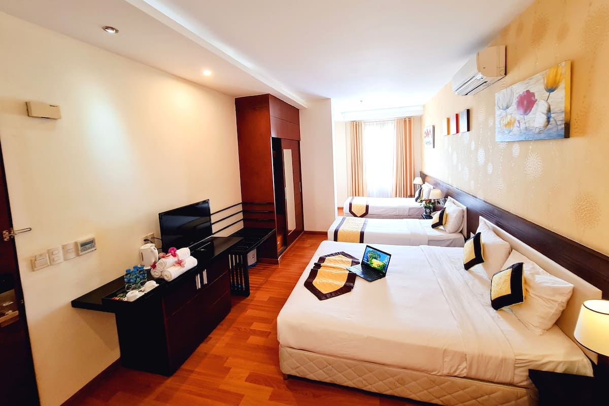 Family Suite, 1 Bedroom, City View