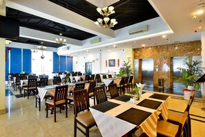 Vietnamese cuisine - Happy Life Hotel (Ho Chi Minh City)
