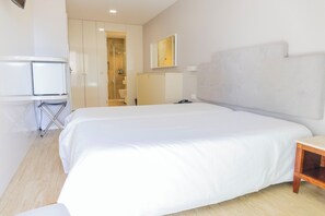 In-room safe, desk, rollaway beds, free WiFi - Hotel Avenida (Povoa De Varzim)