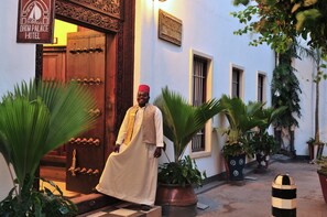 Property entrance - Dhow Palace Hotel (Zanzibar Town)