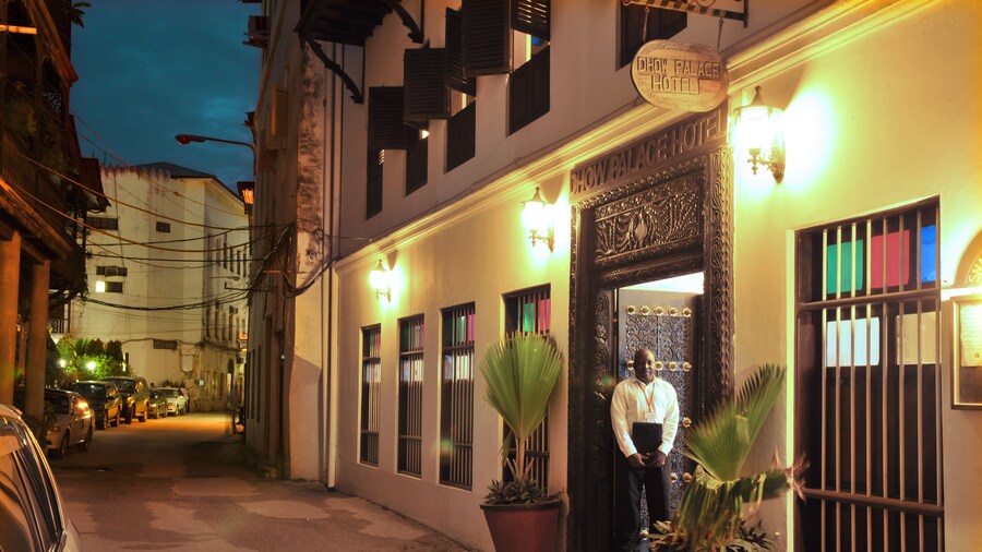 Dhow Palace Hotel